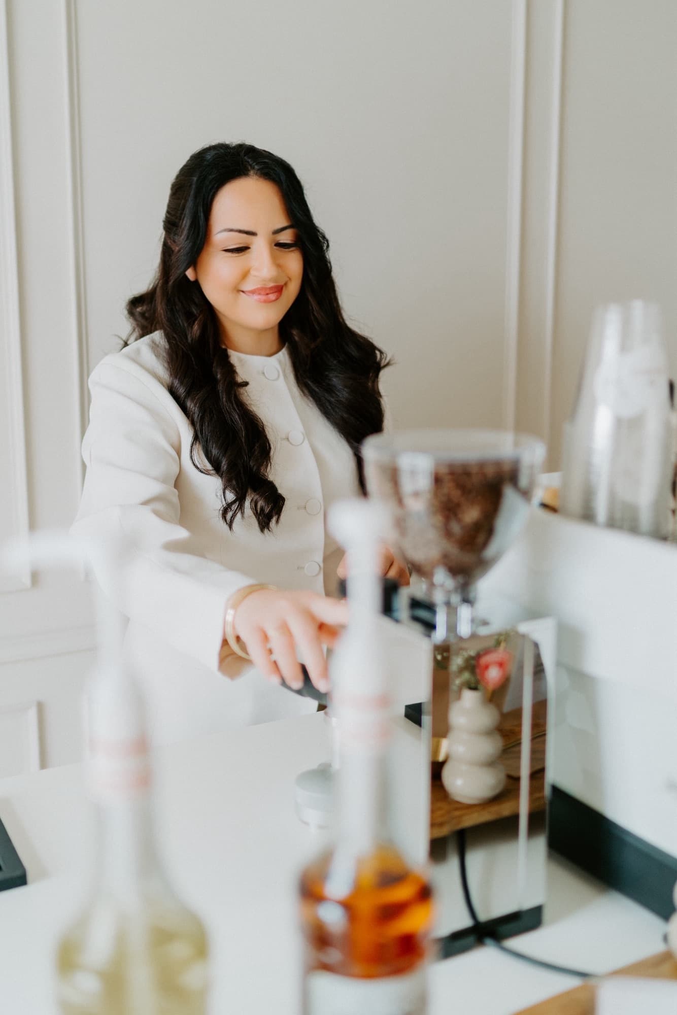 Yasemin Tekin an der mobilen Kaffeebar von Creamy Catering